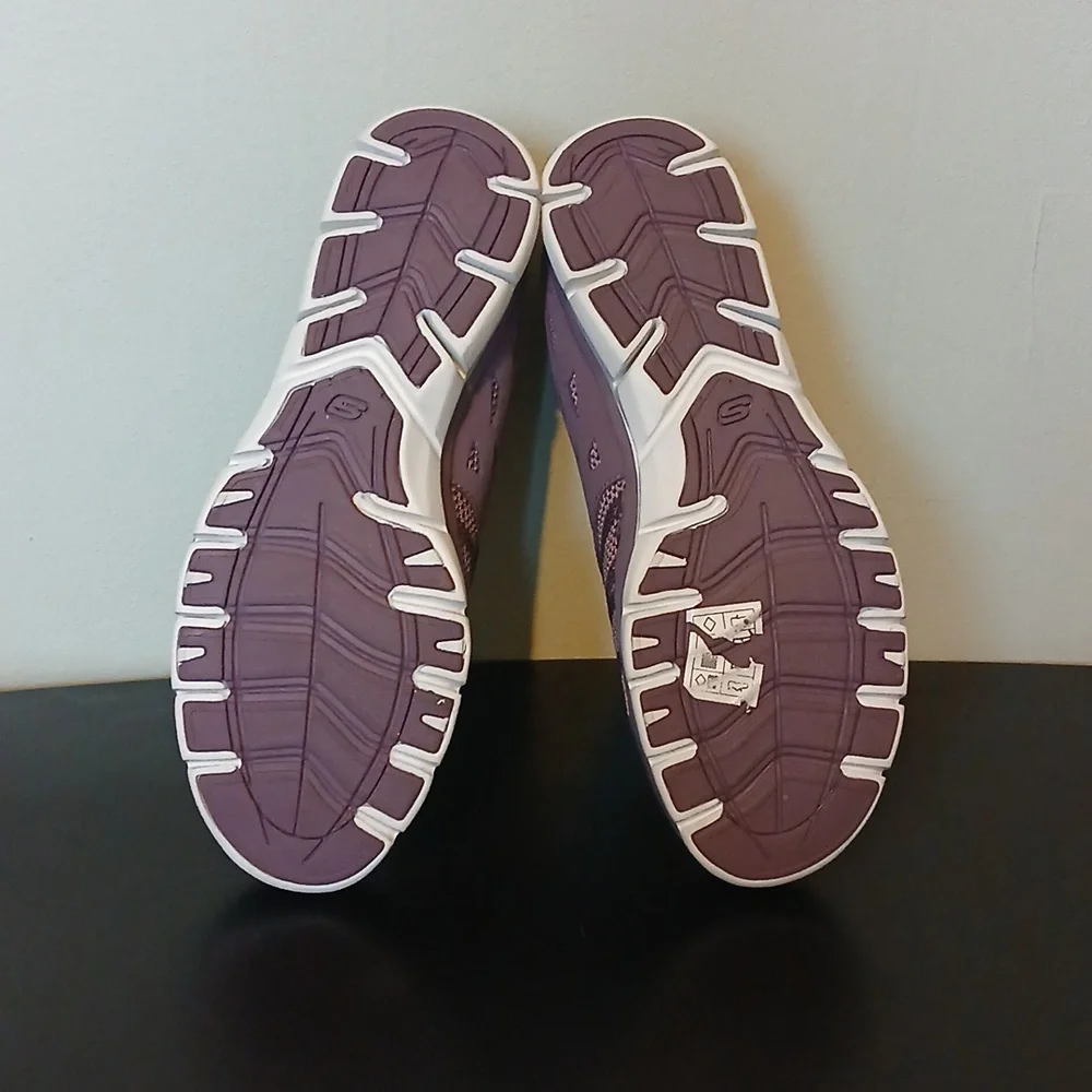 NWOT Skechers  Knit Sneakers Size 8 - Picture 3 of 4